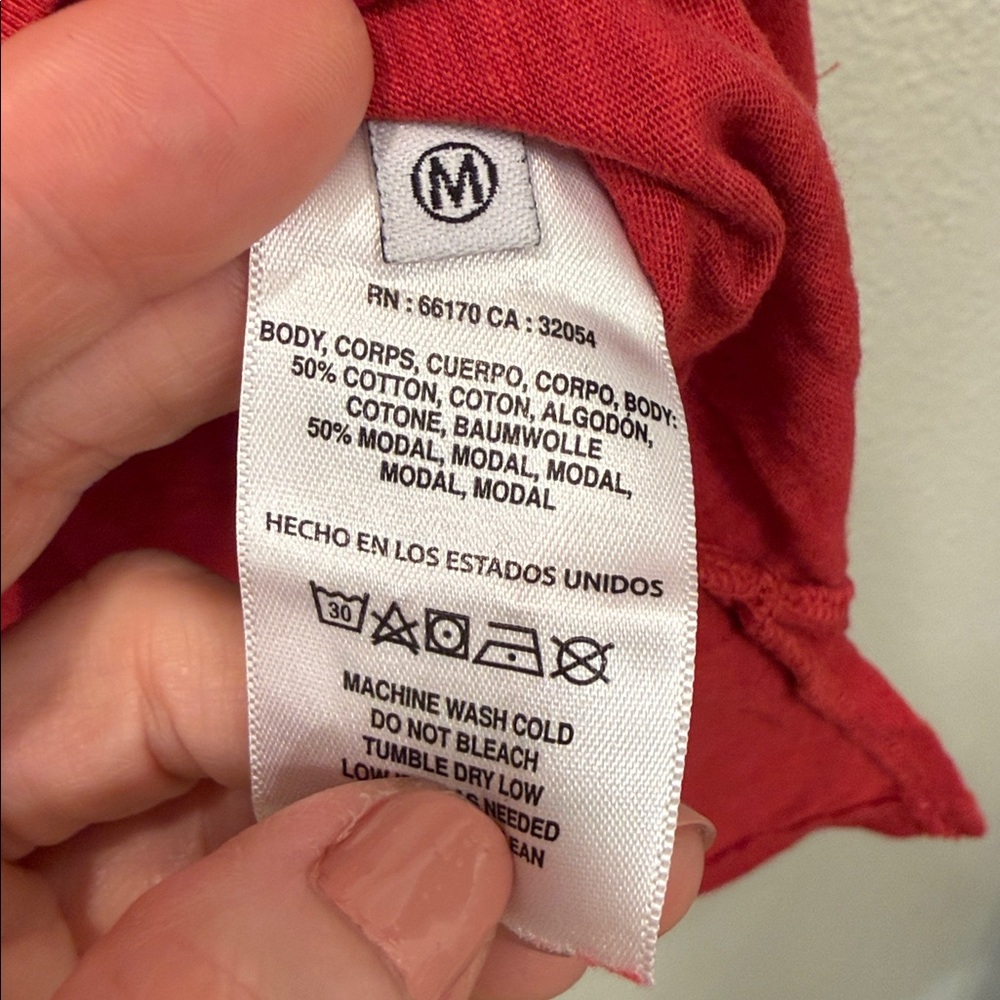 NWT Anthropologie t.la red V-Neck Tee - size medium - $58 MSRP - Picture 5 of 5